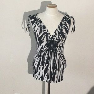 Black And White Cache Top